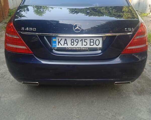 Синій Мерседес С Клас, об'ємом двигуна 4 л та пробігом 220 тис. км за 18400 $, фото 3 на Automoto.ua