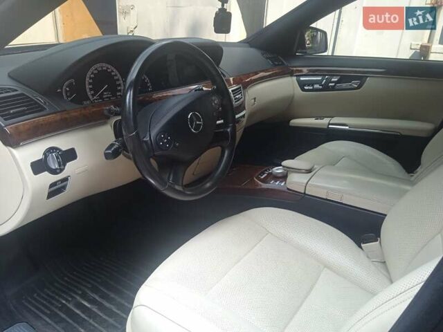 Синій Мерседес С Клас, об'ємом двигуна 4 л та пробігом 220 тис. км за 18400 $, фото 4 на Automoto.ua