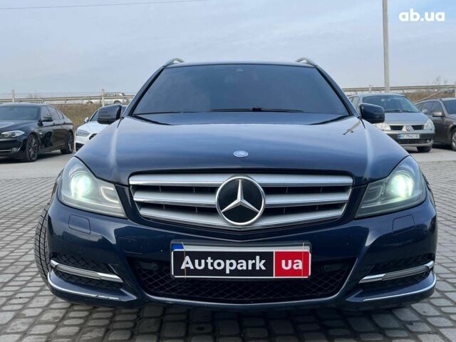 Синий Мерседес С Класс, объемом двигателя 2.2 л и пробегом 173 тыс. км за 12390 $, фото 1 на Automoto.ua