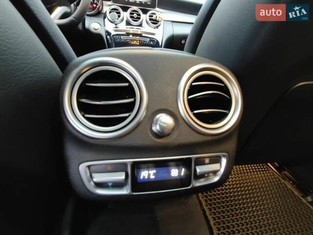 Синій Мерседес С Клас, об'ємом двигуна 2.14 л та пробігом 277 тис. км за 16200 $, фото 6 на Automoto.ua