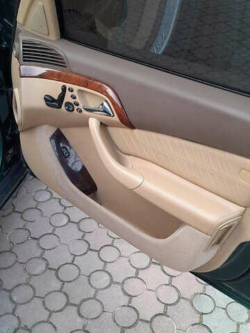 Зелений Мерседес С Клас, об'ємом двигуна 4 л та пробігом 320 тис. км за 5500 $, фото 17 на Automoto.ua