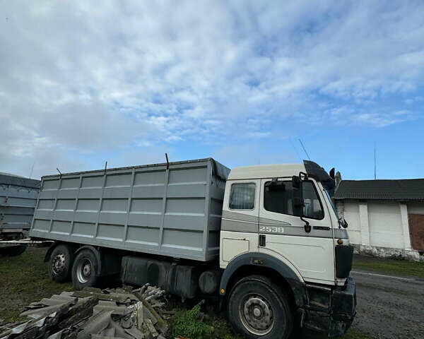 Белый Мерседес SK-Series, объемом двигателя 12.76 л и пробегом 600 тыс. км за 15000 $, фото 6 на Automoto.ua