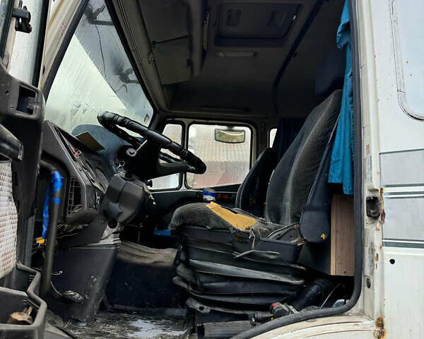 Белый Мерседес SK-Series, объемом двигателя 12.76 л и пробегом 600 тыс. км за 15000 $, фото 11 на Automoto.ua