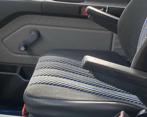 Синій Мерседес SK-Series, об'ємом двигуна 0 л та пробігом 3 тис. км за 25584 $, фото 8 на Automoto.ua