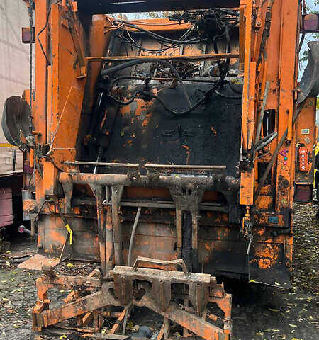 Оранжевый Мерседес SK-Series, объемом двигателя 10.96 л и пробегом 359 тыс. км за 16499 $, фото 1 на Automoto.ua