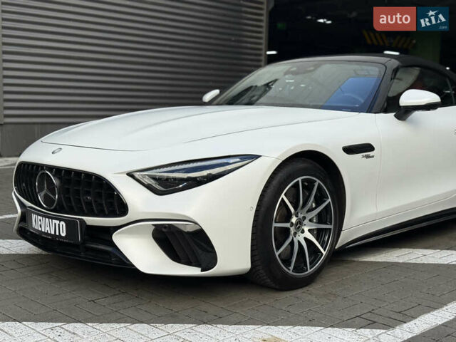 Мерседес СЛ-Клас 2023 у Києві на Automoto.ua Білий Мерседес СЛ-Клас, об'ємом двигуна 2 л та пробігом 15 тис. км за 113000 $, фото 1 на Automoto.ua