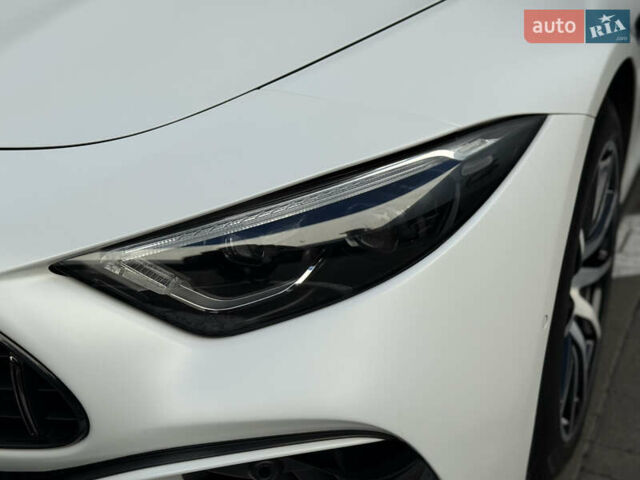 Мерседес СЛ-Клас 2023 у Києві на Automoto.ua Білий Мерседес СЛ-Клас, об'ємом двигуна 2 л та пробігом 15 тис. км за 113000 $, фото 2 на Automoto.ua