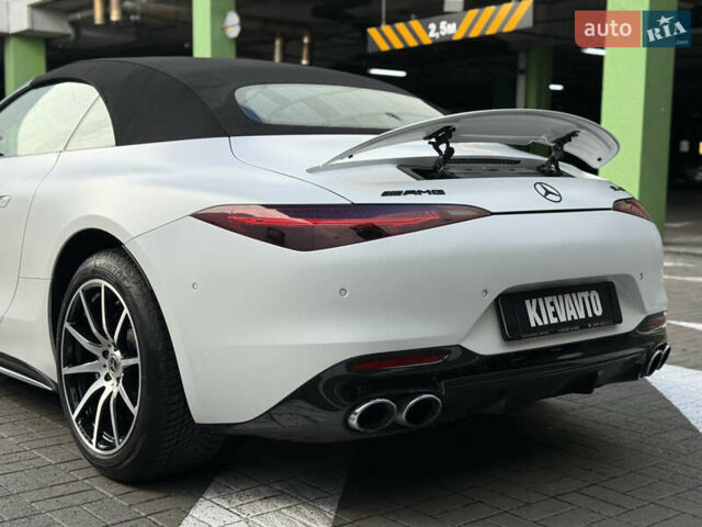 Мерседес СЛ-Клас 2023 у Києві на Automoto.ua Білий Мерседес СЛ-Клас, об'ємом двигуна 2 л та пробігом 15 тис. км за 113000 $, фото 7 на Automoto.ua