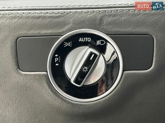 Білий Мерседес СЛ-Клас, об'ємом двигуна 4.6 л та пробігом 96 тис. км за 29990 $, фото 30 на Automoto.ua