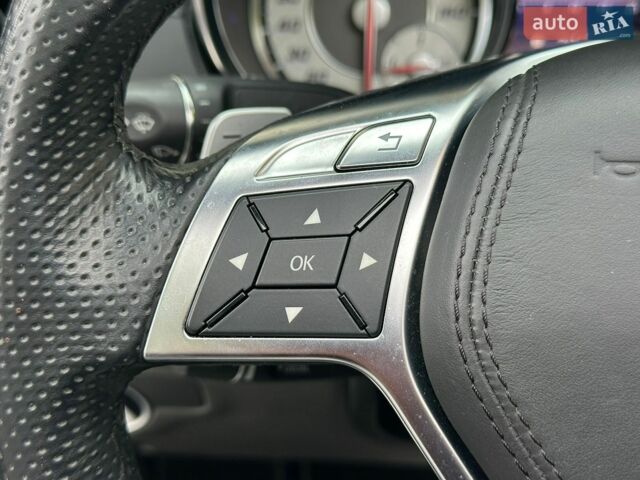 Білий Мерседес СЛ-Клас, об'ємом двигуна 4.6 л та пробігом 96 тис. км за 29990 $, фото 35 на Automoto.ua