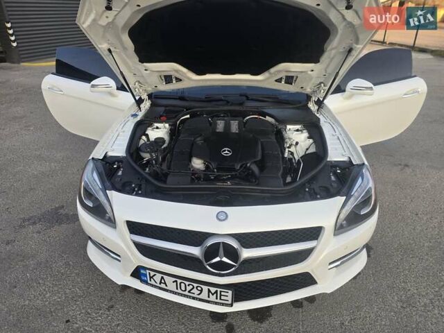 Белый Мерседес СЛ-Класс, объемом двигателя 3 л и пробегом 197 тыс. км за 40000 $, фото 7 на Automoto.ua