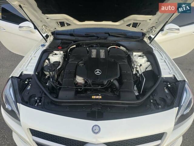 Белый Мерседес СЛ-Класс, объемом двигателя 3 л и пробегом 197 тыс. км за 40000 $, фото 12 на Automoto.ua