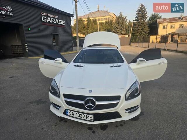 Белый Мерседес СЛ-Класс, объемом двигателя 3 л и пробегом 197 тыс. км за 40000 $, фото 25 на Automoto.ua