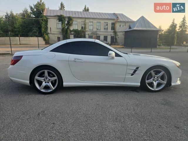 Белый Мерседес СЛ-Класс, объемом двигателя 3 л и пробегом 197 тыс. км за 40000 $, фото 23 на Automoto.ua