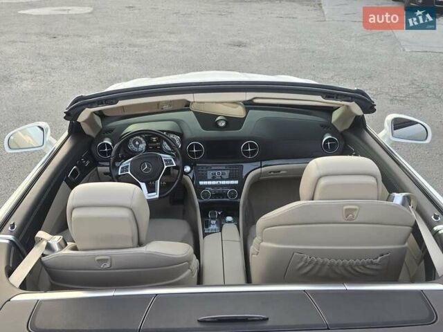Белый Мерседес СЛ-Класс, объемом двигателя 3 л и пробегом 197 тыс. км за 40000 $, фото 6 на Automoto.ua
