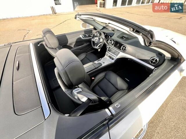 Белый Мерседес СЛ-Класс, объемом двигателя 3 л и пробегом 75 тыс. км за 58999 $, фото 5 на Automoto.ua