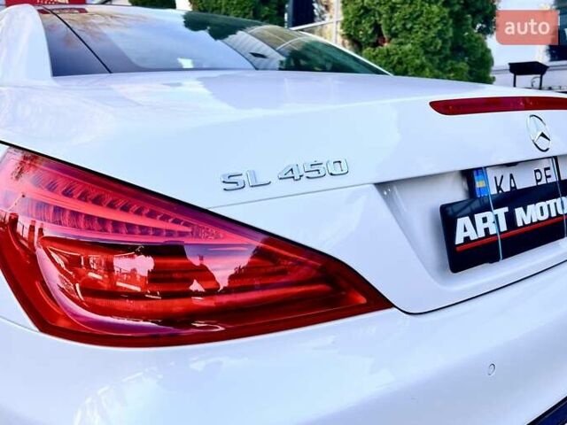 Белый Мерседес СЛ-Класс, объемом двигателя 3 л и пробегом 75 тыс. км за 58999 $, фото 22 на Automoto.ua