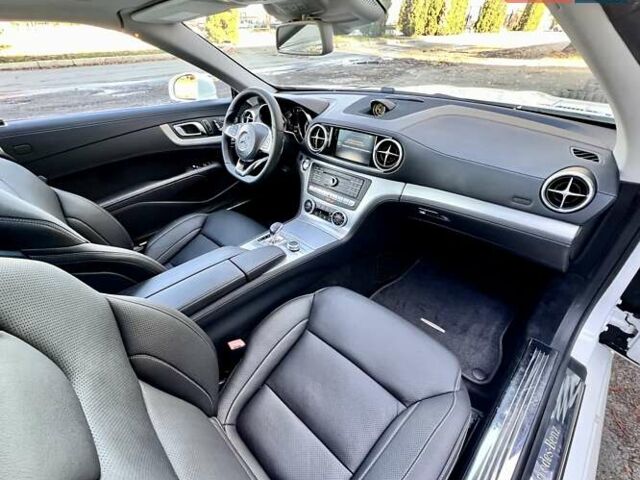 Белый Мерседес СЛ-Класс, объемом двигателя 3 л и пробегом 75 тыс. км за 58999 $, фото 42 на Automoto.ua