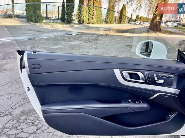 Белый Мерседес СЛ-Класс, объемом двигателя 3 л и пробегом 75 тыс. км за 58999 $, фото 31 на Automoto.ua