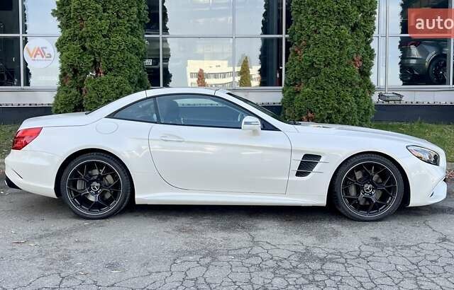 Белый Мерседес СЛ-Класс, объемом двигателя 3 л и пробегом 75 тыс. км за 58999 $, фото 10 на Automoto.ua