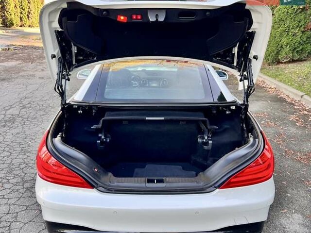 Белый Мерседес СЛ-Класс, объемом двигателя 3 л и пробегом 75 тыс. км за 58999 $, фото 20 на Automoto.ua