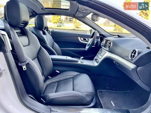 Белый Мерседес СЛ-Класс, объемом двигателя 3 л и пробегом 75 тыс. км за 58999 $, фото 43 на Automoto.ua