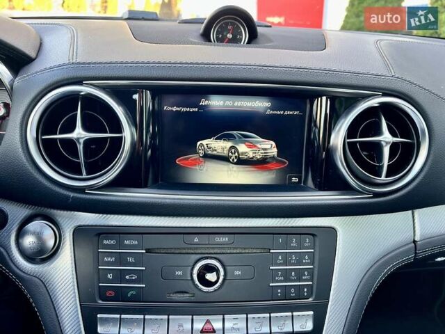 Белый Мерседес СЛ-Класс, объемом двигателя 3 л и пробегом 75 тыс. км за 58999 $, фото 48 на Automoto.ua