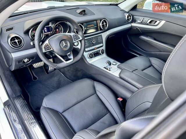 Белый Мерседес СЛ-Класс, объемом двигателя 3 л и пробегом 75 тыс. км за 58999 $, фото 27 на Automoto.ua