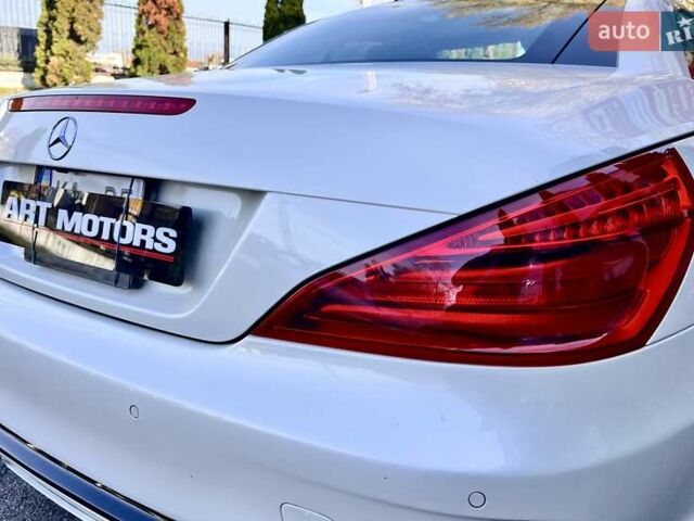 Белый Мерседес СЛ-Класс, объемом двигателя 3 л и пробегом 75 тыс. км за 58999 $, фото 19 на Automoto.ua