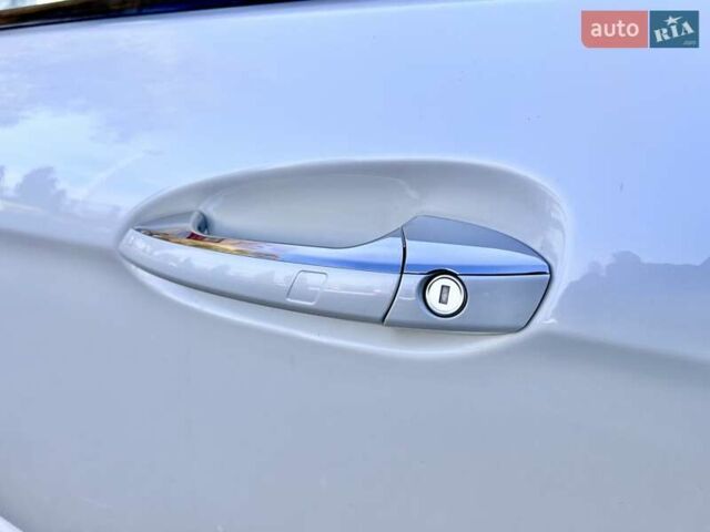 Белый Мерседес СЛ-Класс, объемом двигателя 3 л и пробегом 75 тыс. км за 58999 $, фото 26 на Automoto.ua