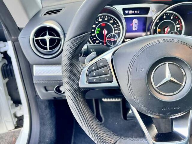 Белый Мерседес СЛ-Класс, объемом двигателя 3 л и пробегом 75 тыс. км за 58999 $, фото 36 на Automoto.ua