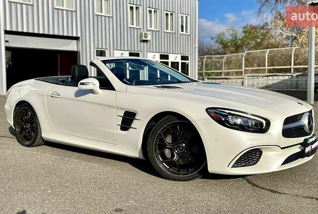 Белый Мерседес СЛ-Класс, объемом двигателя 3 л и пробегом 75 тыс. км за 58999 $, фото 2 на Automoto.ua