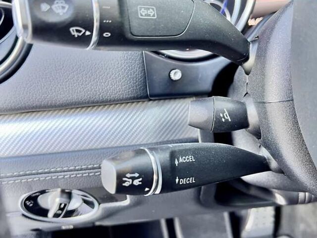 Белый Мерседес СЛ-Класс, объемом двигателя 3 л и пробегом 75 тыс. км за 58999 $, фото 37 на Automoto.ua