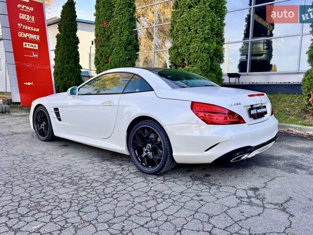 Белый Мерседес СЛ-Класс, объемом двигателя 3 л и пробегом 75 тыс. км за 58999 $, фото 17 на Automoto.ua