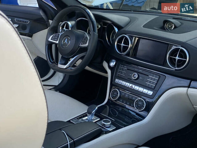 Білий Мерседес СЛ-Клас, об'ємом двигуна 5 л та пробігом 20 тис. км за 74900 $, фото 24 на Automoto.ua