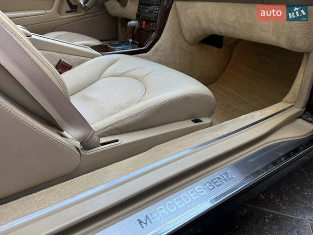 Черный Мерседес СЛ-Класс, объемом двигателя 5 л и пробегом 107 тыс. км за 80000 $, фото 34 на Automoto.ua