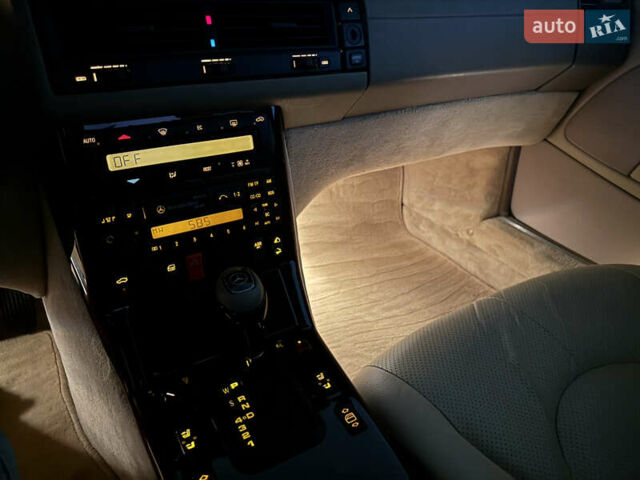 Черный Мерседес СЛ-Класс, объемом двигателя 5 л и пробегом 107 тыс. км за 80000 $, фото 89 на Automoto.ua