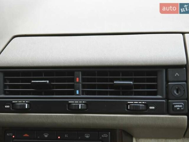 Черный Мерседес СЛ-Класс, объемом двигателя 5 л и пробегом 107 тыс. км за 79999 $, фото 20 на Automoto.ua