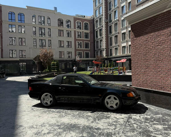 Черный Мерседес СЛ-Класс, объемом двигателя 5 л и пробегом 107 тыс. км за 80000 $, фото 5 на Automoto.ua