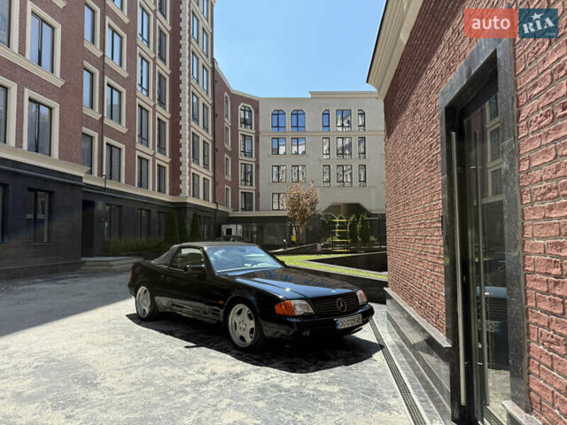 Черный Мерседес СЛ-Класс, объемом двигателя 5 л и пробегом 107 тыс. км за 80000 $, фото 4 на Automoto.ua