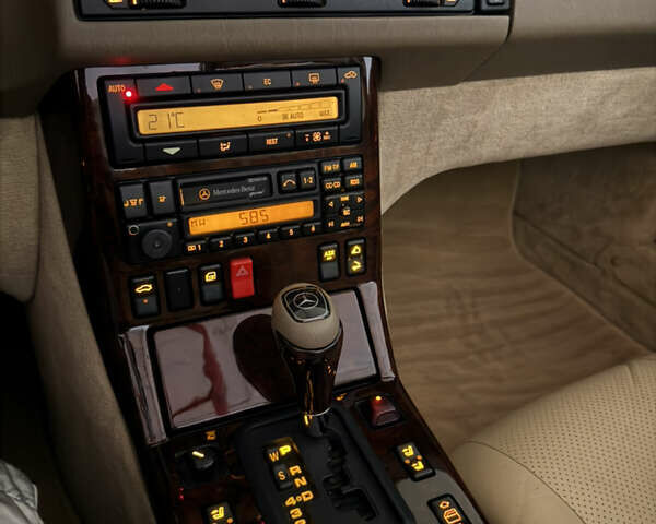 Черный Мерседес СЛ-Класс, объемом двигателя 5 л и пробегом 107 тыс. км за 80000 $, фото 87 на Automoto.ua