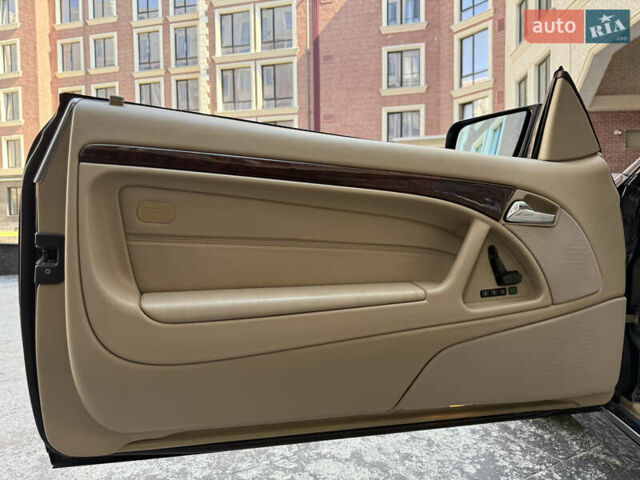 Черный Мерседес СЛ-Класс, объемом двигателя 5 л и пробегом 107 тыс. км за 80000 $, фото 52 на Automoto.ua