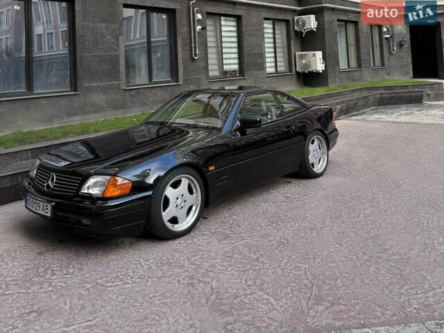 Черный Мерседес СЛ-Класс, объемом двигателя 5 л и пробегом 107 тыс. км за 80000 $, фото 2 на Automoto.ua