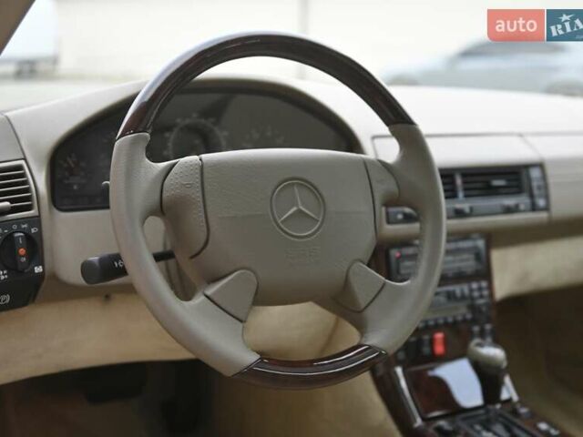 Черный Мерседес СЛ-Класс, объемом двигателя 5 л и пробегом 107 тыс. км за 79999 $, фото 29 на Automoto.ua