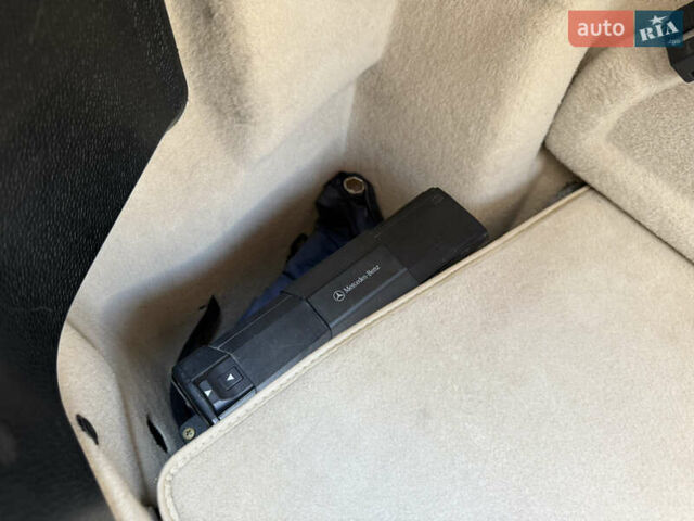 Черный Мерседес СЛ-Класс, объемом двигателя 5 л и пробегом 107 тыс. км за 80000 $, фото 73 на Automoto.ua