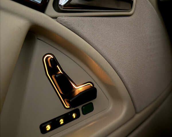 Черный Мерседес СЛ-Класс, объемом двигателя 5 л и пробегом 107 тыс. км за 80000 $, фото 88 на Automoto.ua