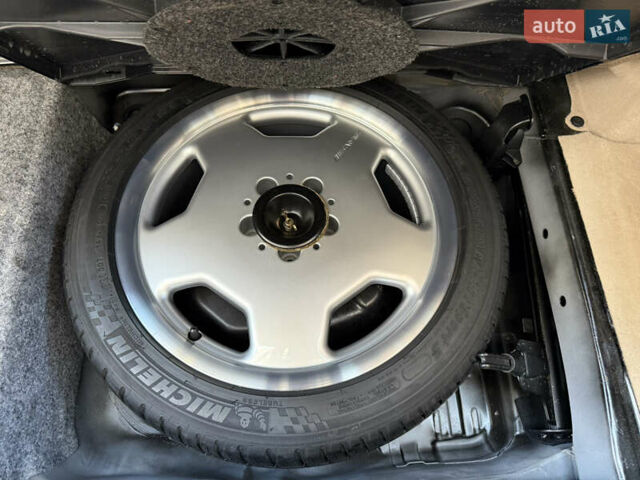 Черный Мерседес СЛ-Класс, объемом двигателя 5 л и пробегом 107 тыс. км за 80000 $, фото 75 на Automoto.ua