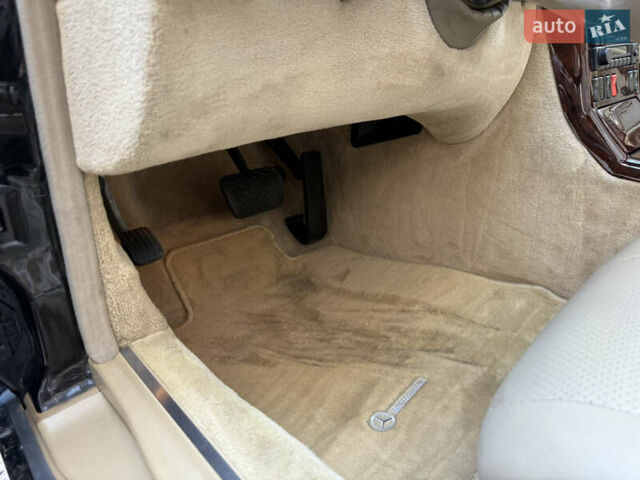 Черный Мерседес СЛ-Класс, объемом двигателя 5 л и пробегом 107 тыс. км за 80000 $, фото 57 на Automoto.ua