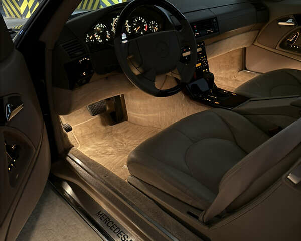Черный Мерседес СЛ-Класс, объемом двигателя 5 л и пробегом 107 тыс. км за 80000 $, фото 90 на Automoto.ua
