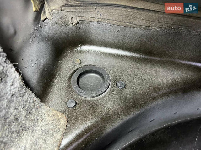 Черный Мерседес СЛ-Класс, объемом двигателя 5 л и пробегом 107 тыс. км за 80000 $, фото 81 на Automoto.ua